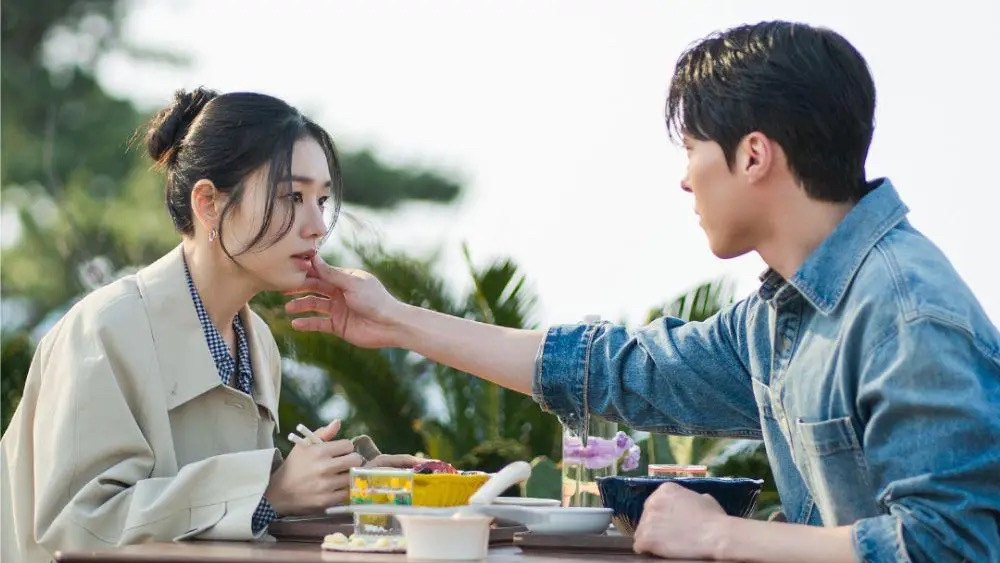 Dynamite Kiss tăng vọt rating, dẫn đầu đường đua rom-com cuối năm