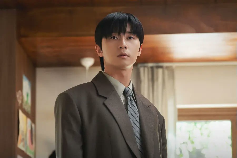 Park Seo Joon gặp khó với "Surely Tomorrow", nối tiếp thất bại của Song Joong Ki