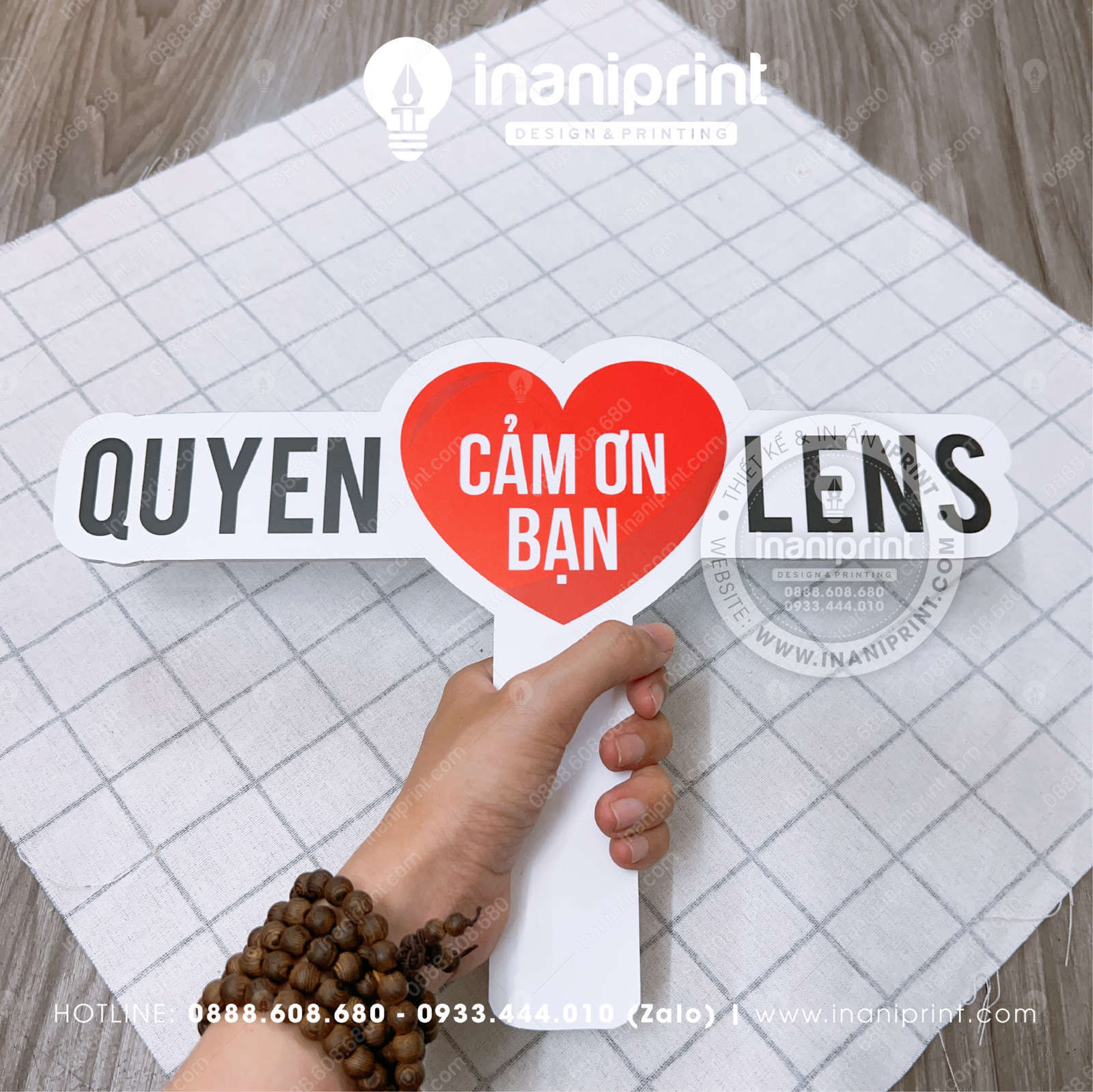 Mẫu Hashtag Cầm Tay Chụp Hình Check In Cho Shop Lens, Bảng Cầm Tay Chụp Hình Shop Lens Đẹp Giá Rẻ