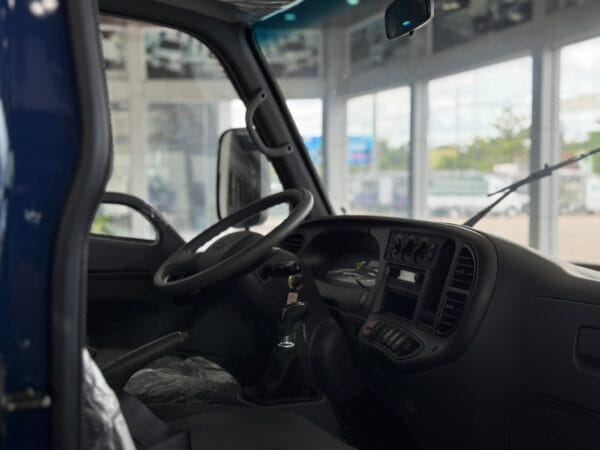 Khoang lái, rộng rãi