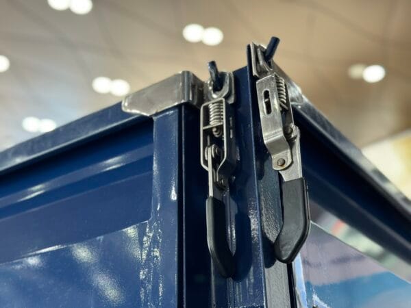 Tay khoá thùng an toàn