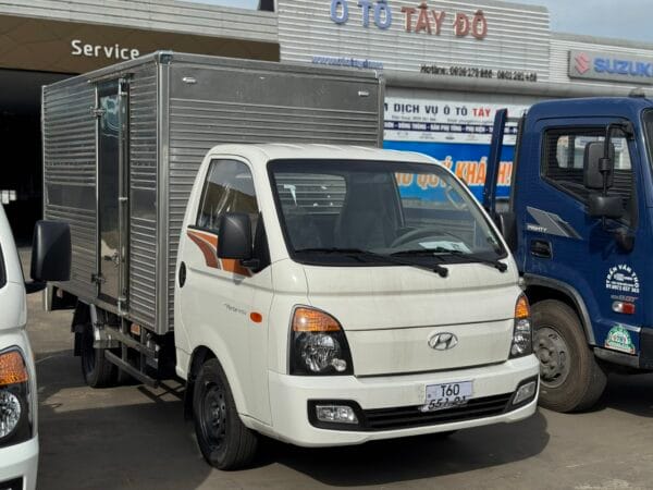 Hyundai New Porter H150 Thùng kín Inox tiêu chuẩn