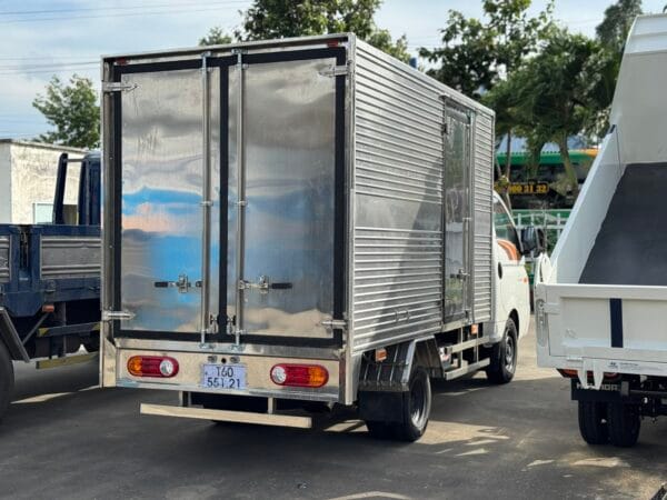 Hyundai New Porter H150 Thùng kín Inox tiêu chuẩn