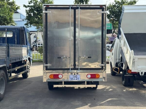 Hyundai New Porter H150 Thùng kín Inox tiêu chuẩn