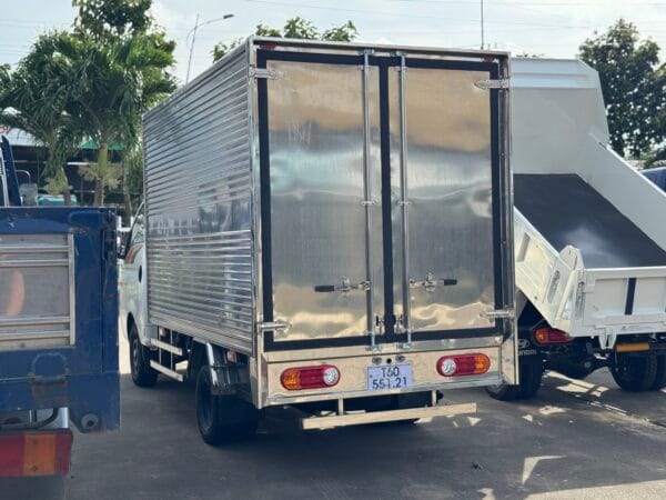 Hyundai New Porter H150 Thùng kín Inox tiêu chuẩn