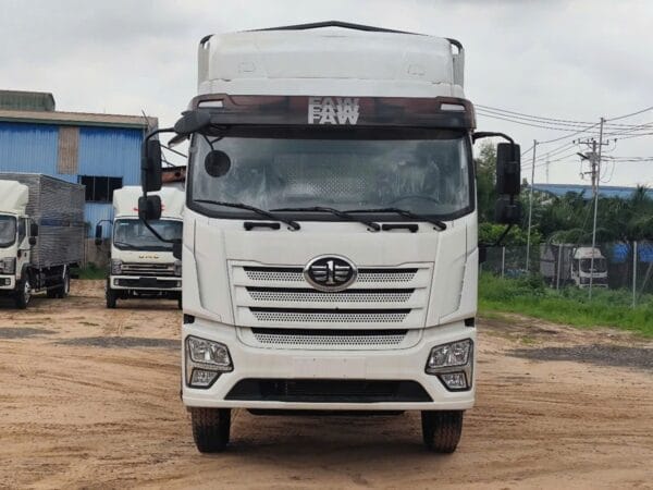 mat-truoc-cabin-faw-jk6