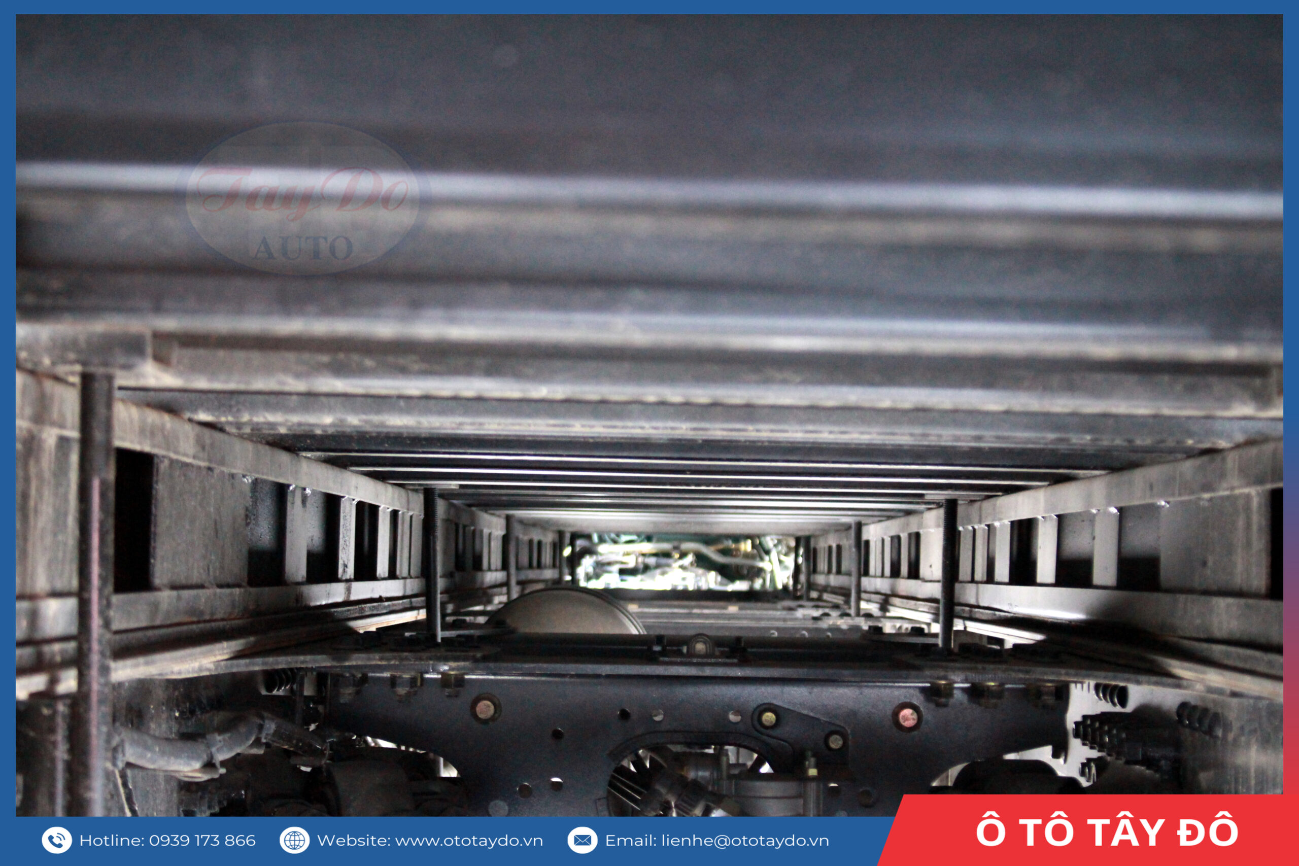 faw-jh6-8x4-370hp-thung-mui-bat