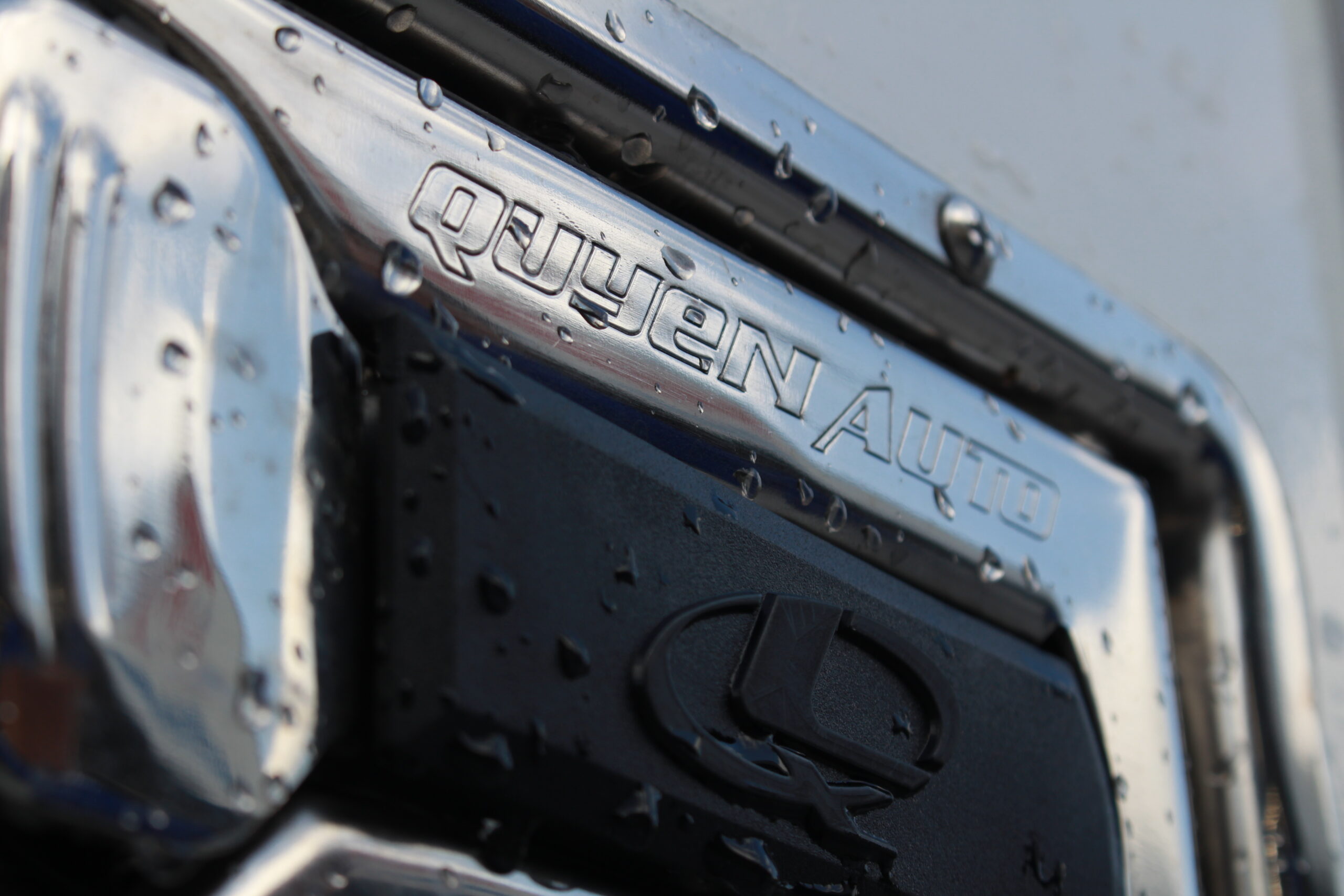 tay-khoa-cua-thung-xe-hyundai-new-porter-h150-thung-dong-lanh-quyen-auto