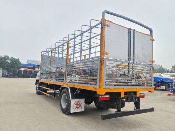 Dongfeng Captain-C thùng mui bạt tiêu chuẩn 8.97 tấn - thùng dài 7.1 mét