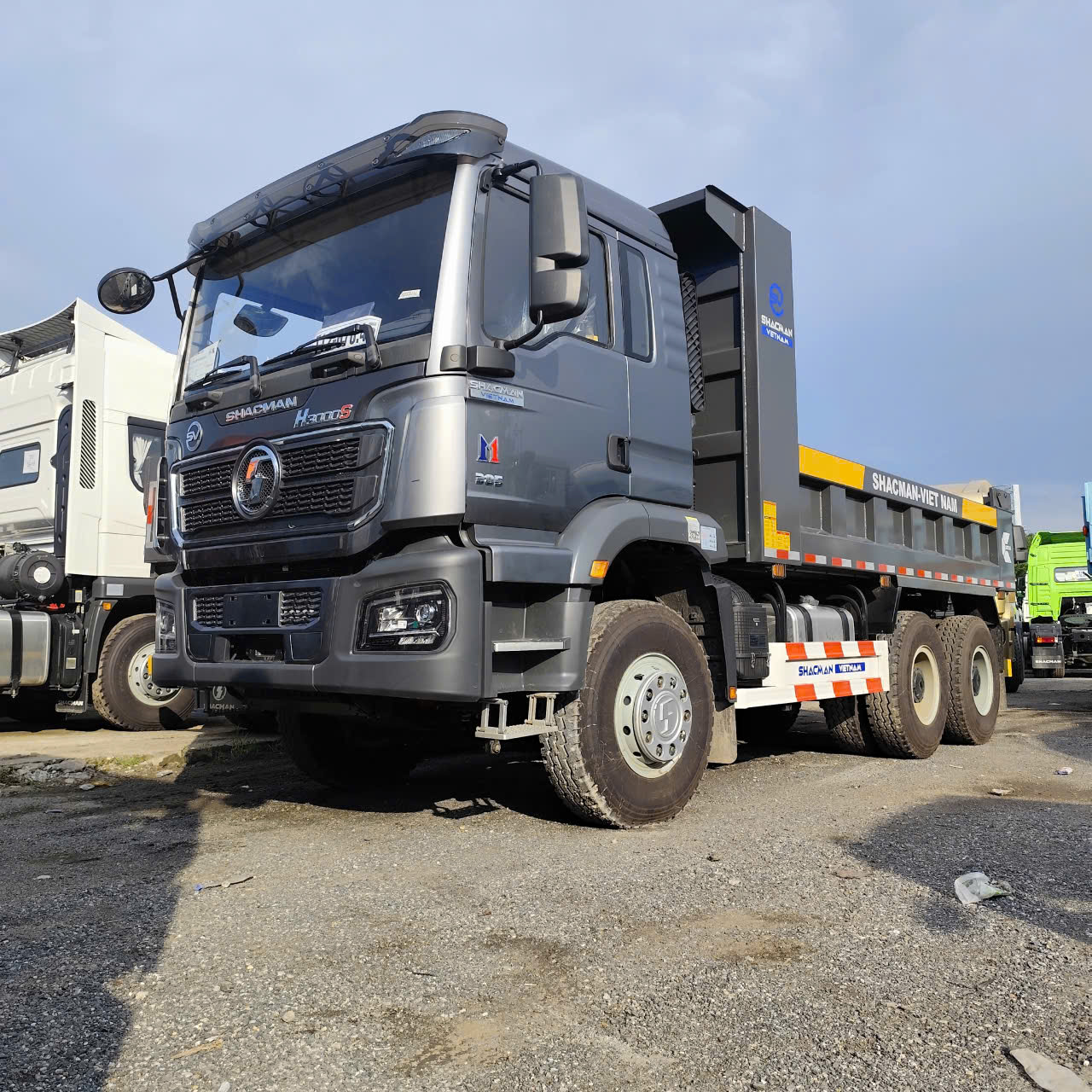 Shacman H3000S 6x4 Ben Máy Cumin 385HP