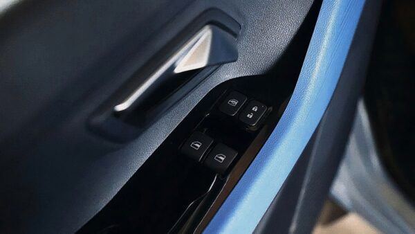 Dieu-khien-kinh-bang-dien