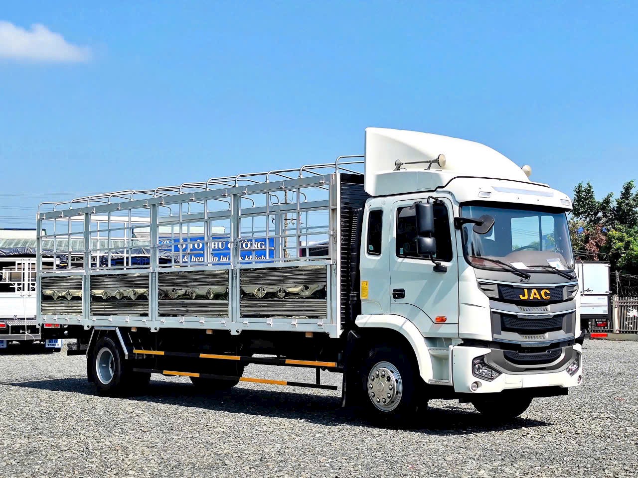Xe tải JAC thùng lửng có khung chuồng lớn