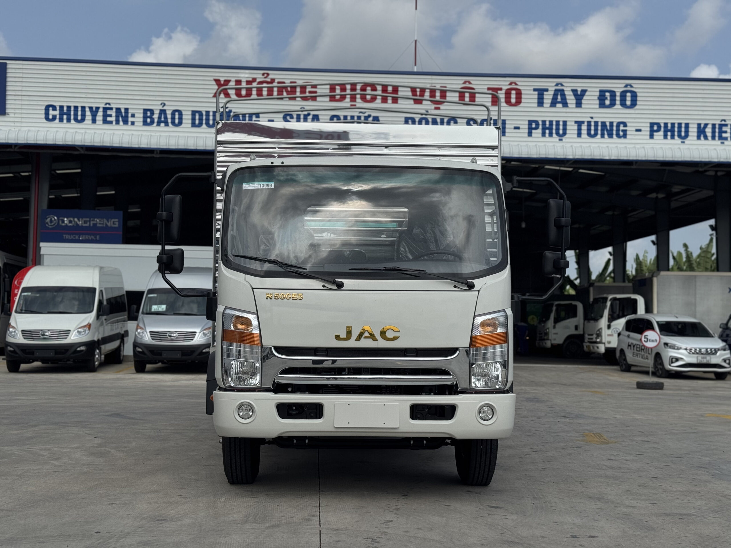 Thiết kế đầu xe tải JAC N500 E5 hiện đại và mạnh mẽ