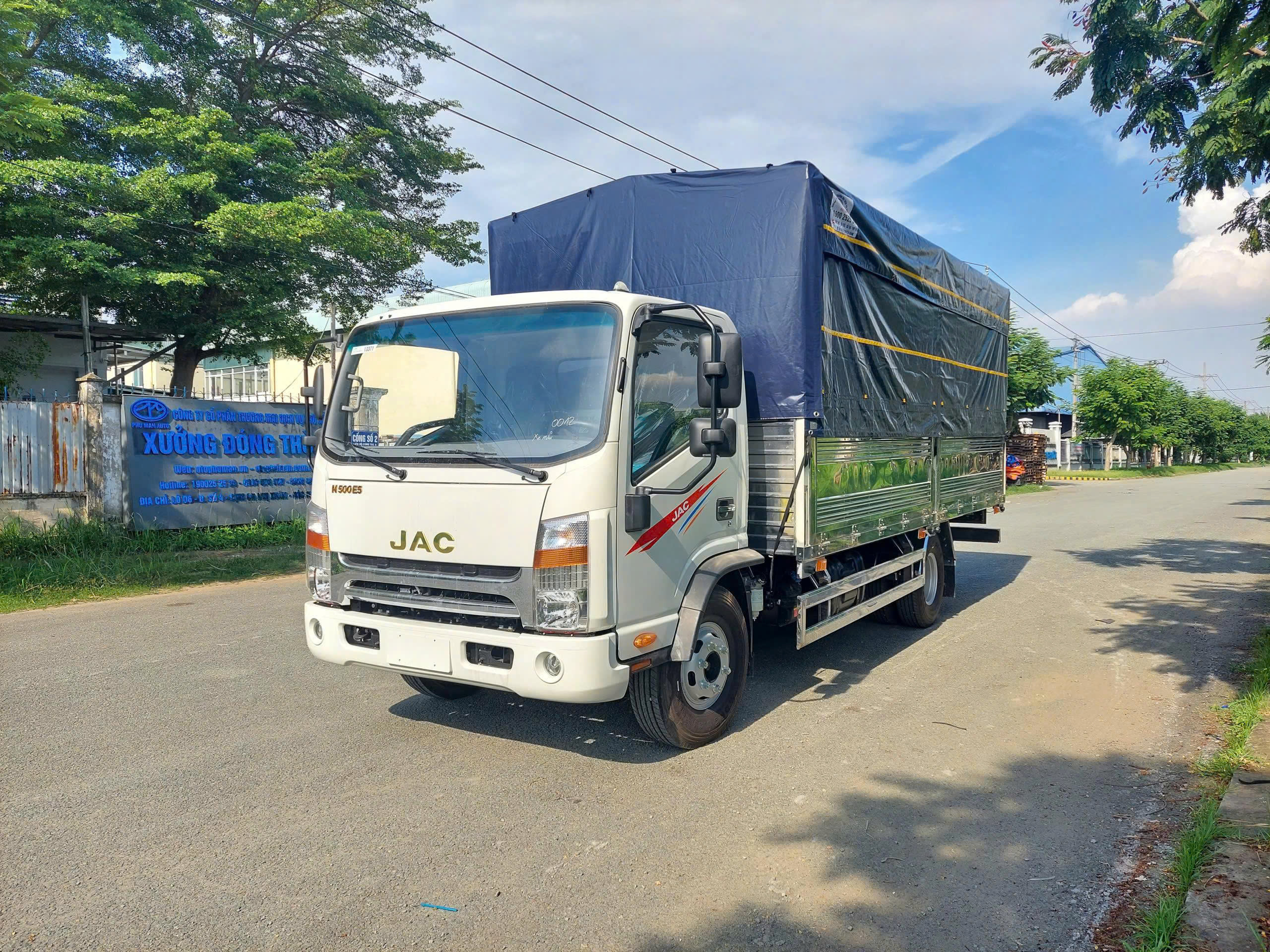 Xe Tải JAC N500 E5 Thùng Mui Bạt – Tải Trọng 5.35 Tấn – Thùng Dài 5.25M