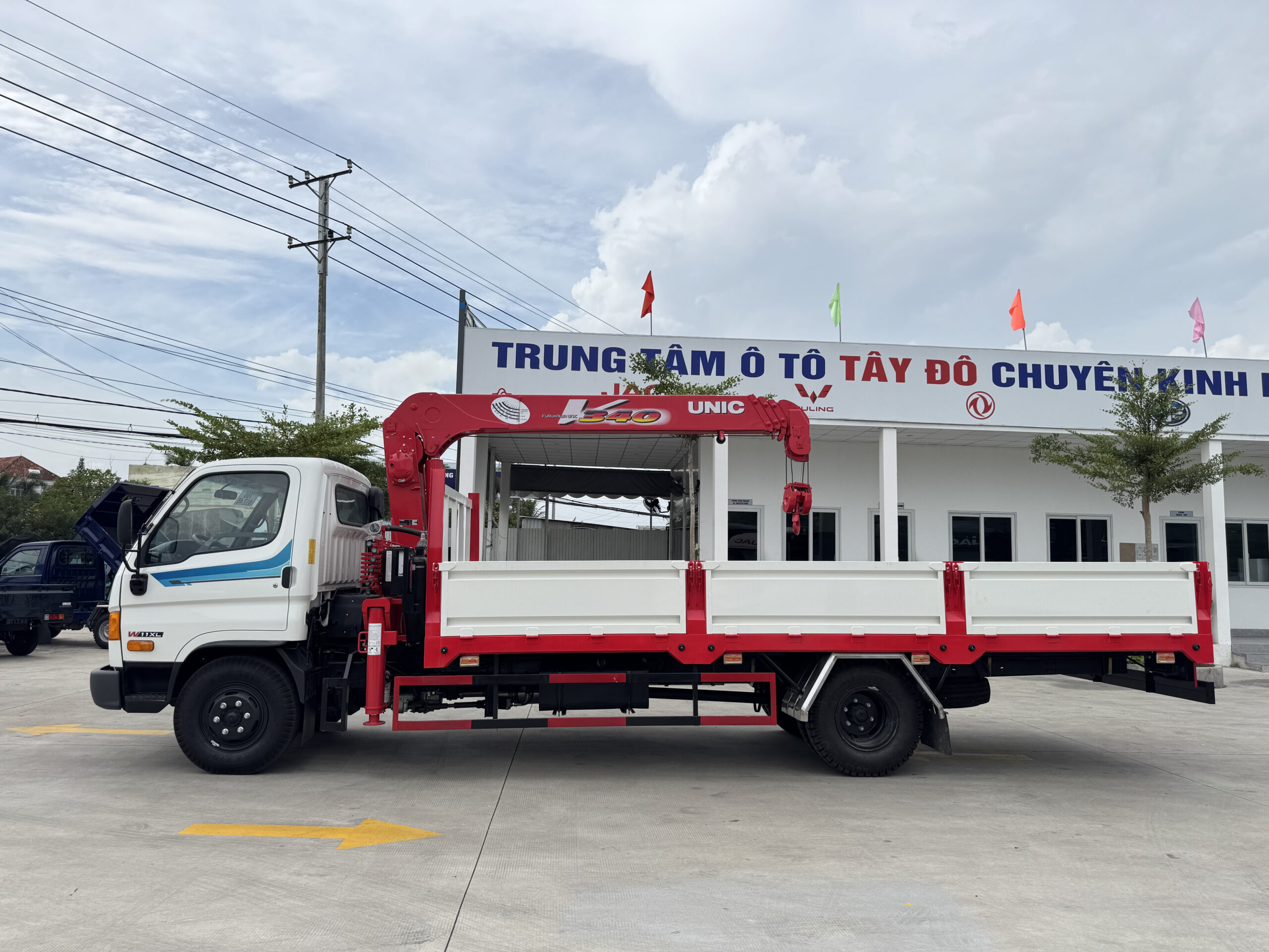 Ngoại thất bên trái xe cẩu Hyundai Mighty W11XL