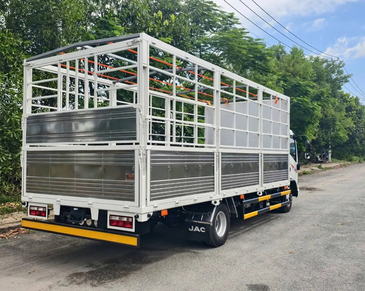 Xe tải JAC N250SL E5 thùng mui bạt tiêu chuẩn kèo đà lạt thực tế