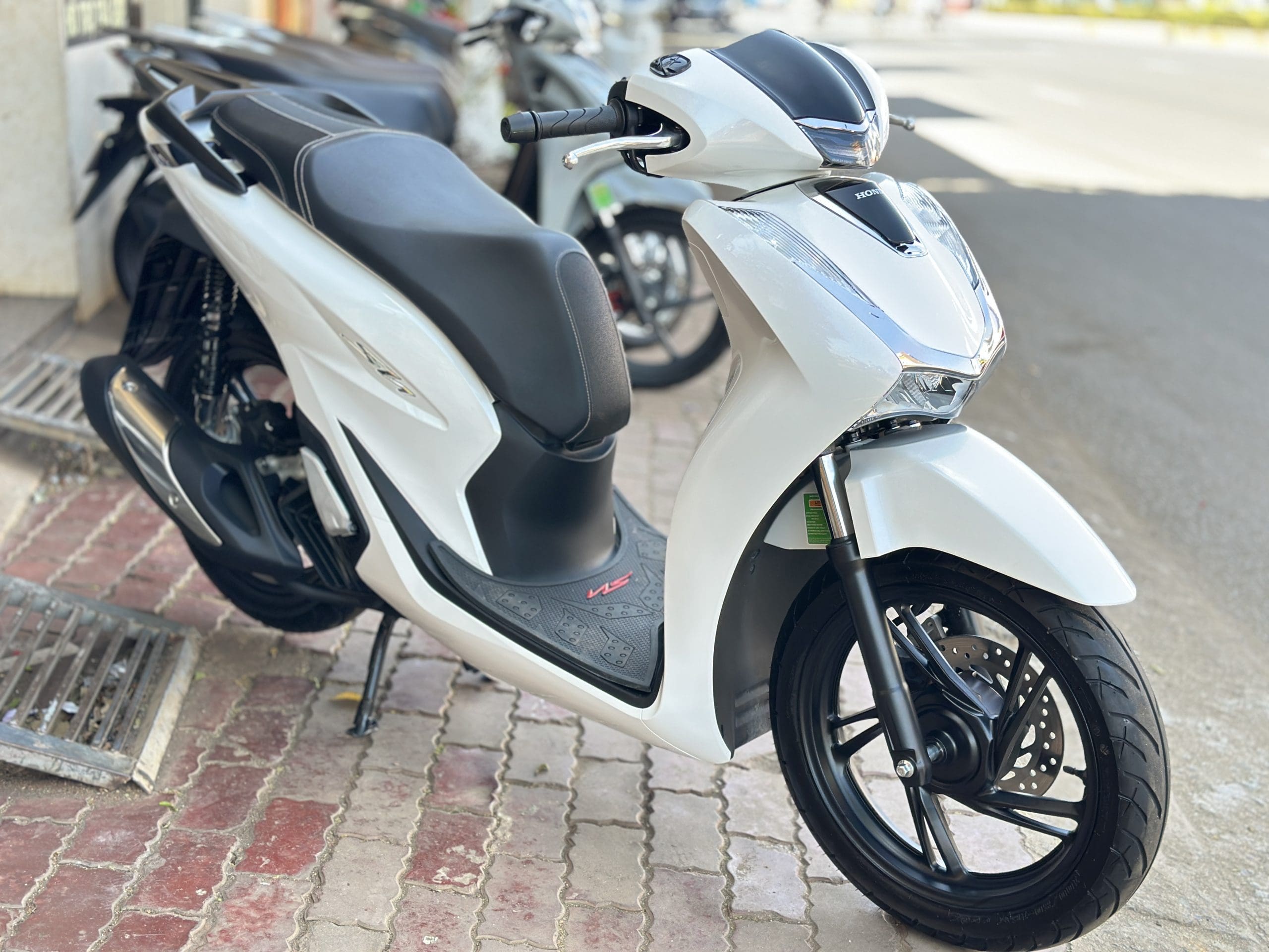 Sh 2024 Trắng Đen Sh 2024 Trắng Đen - Ảnh 4