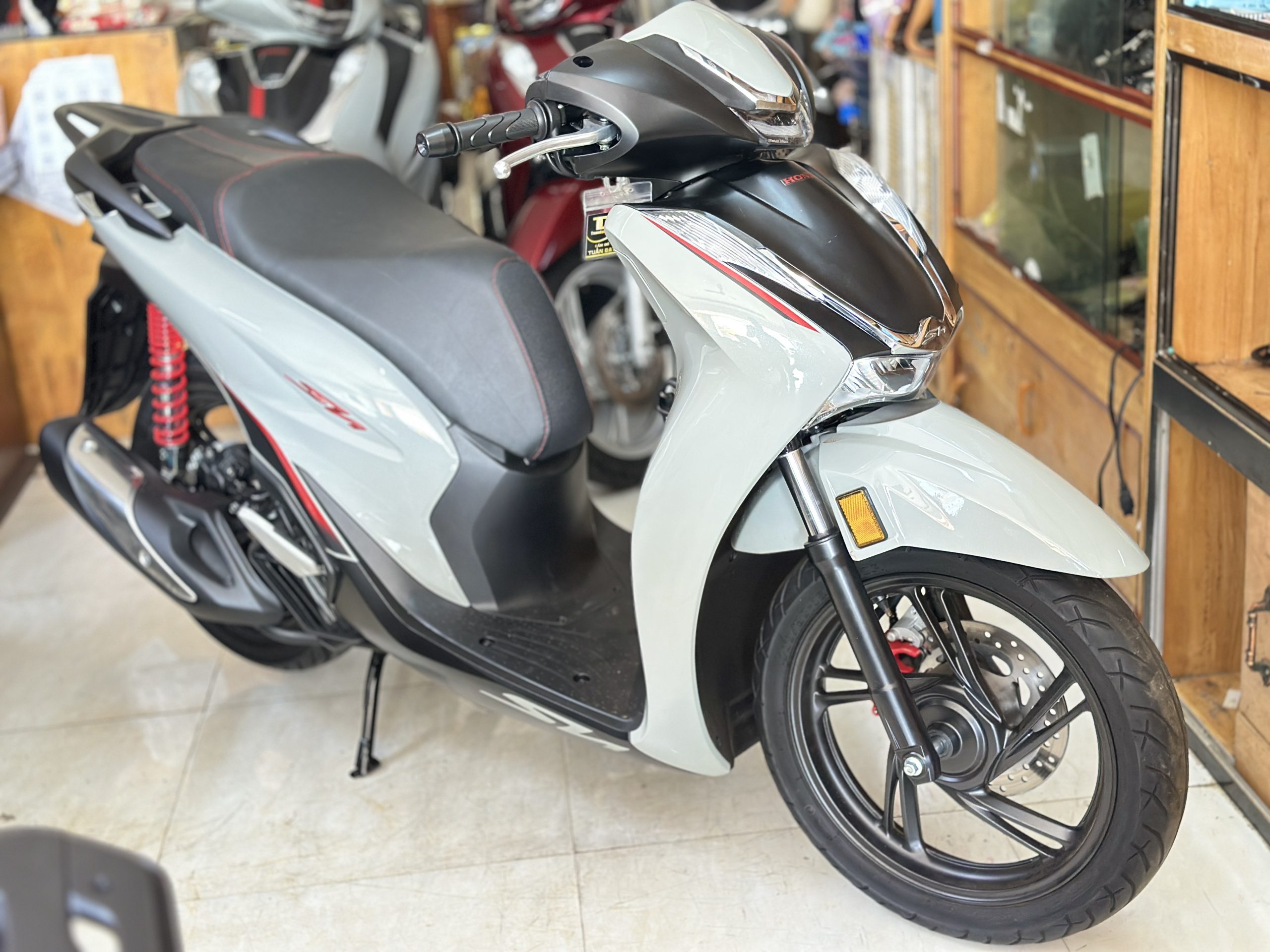 SH 2022 XÁM XI MĂNG Cửa hàng mua bán xe Vario cũ – Giá tốt Đắk Lắk