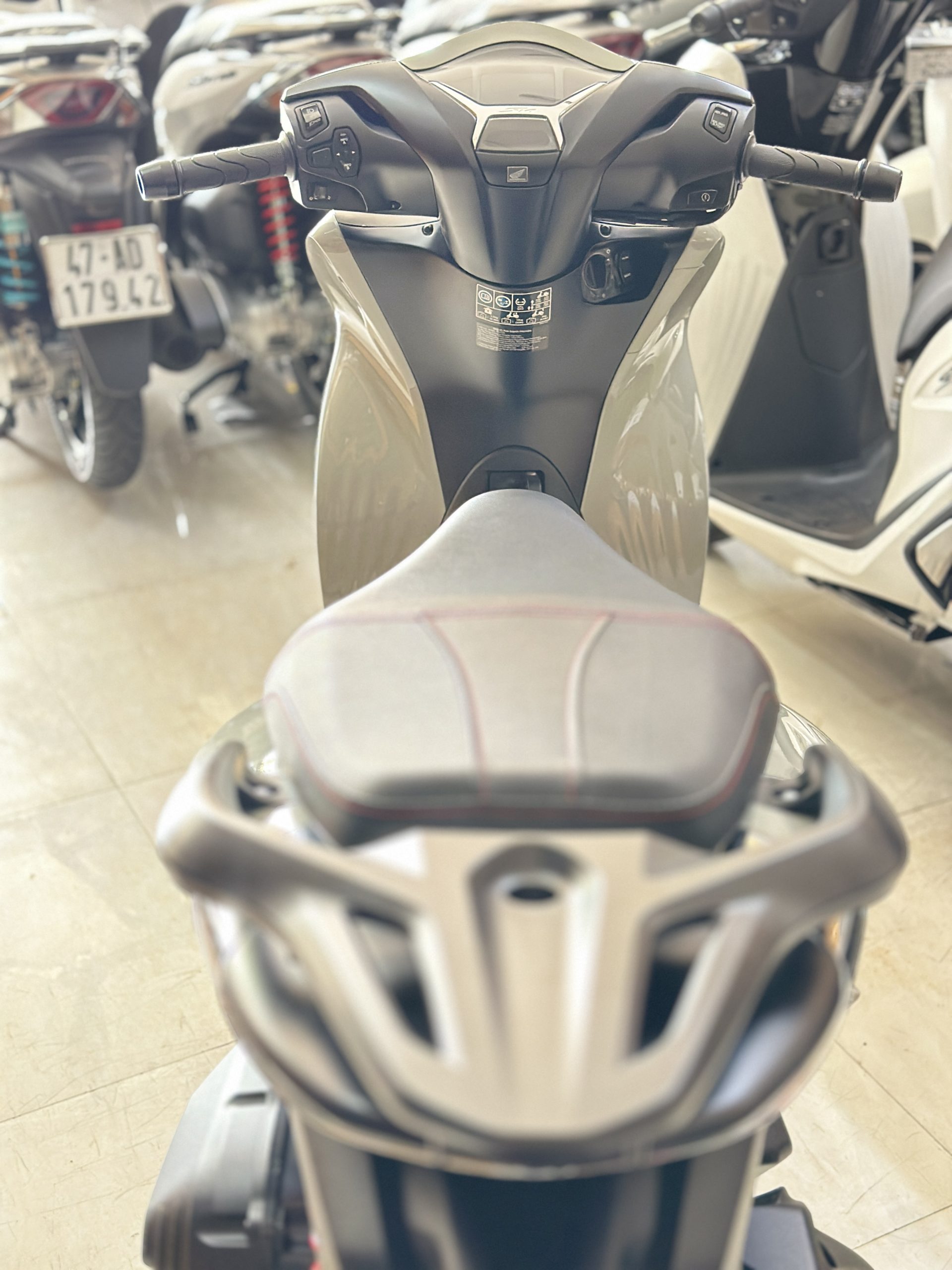 SH 2022 XÁM XI MĂNG Cửa hàng mua bán xe Vario cũ – Giá tốt Đắk Lắk