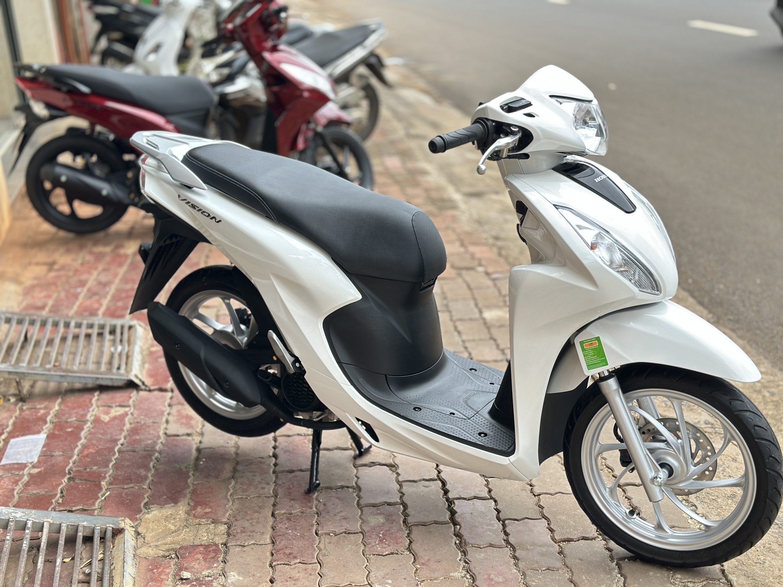 VISION 2023 TRẮNG ĐEN Cửa Hàng Trả Góp Vision - Giá Vision Đắk Lắk