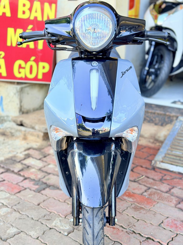 Yamaha Janus khóa Smartkey màu xám nhìn chính diện