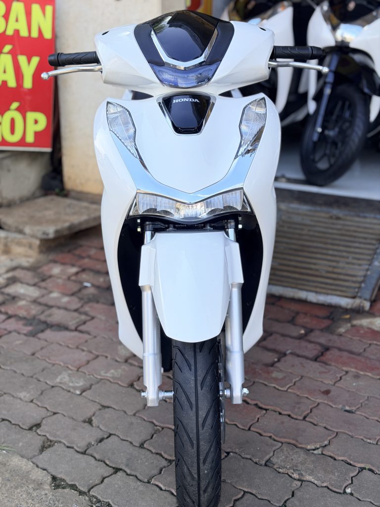 SH 125i 2025 thanh lý màu trắng nhìn chính diện