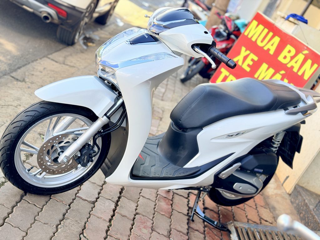 SH 125i 2025 thanh lý còn mới nhìn toàn thân bên hông