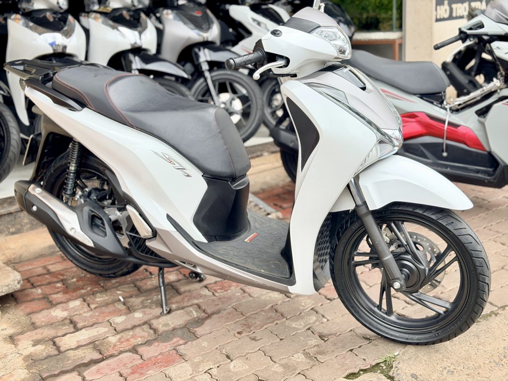 SH 2018 cũ toàn thân bên hông tại Xe Tuấn Đạt