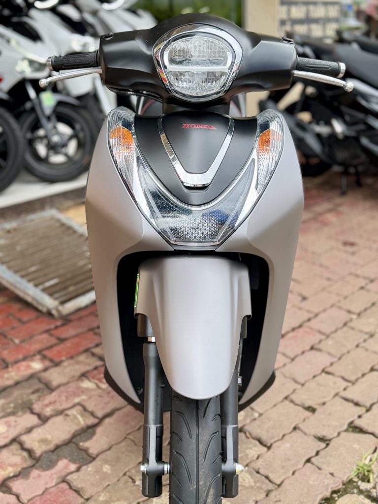 SH Mode 2024 xám bạc nhìn chính diện