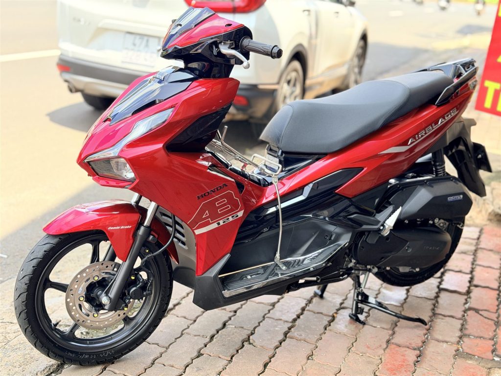 Air Blade 2023 4 van toàn thân bên hông tại Xe Tuấn Đạt