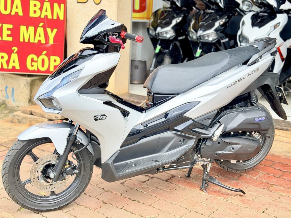 Air Blade 125 4 van cũ toàn thân bên hông tại Xe Tuấn Đạt