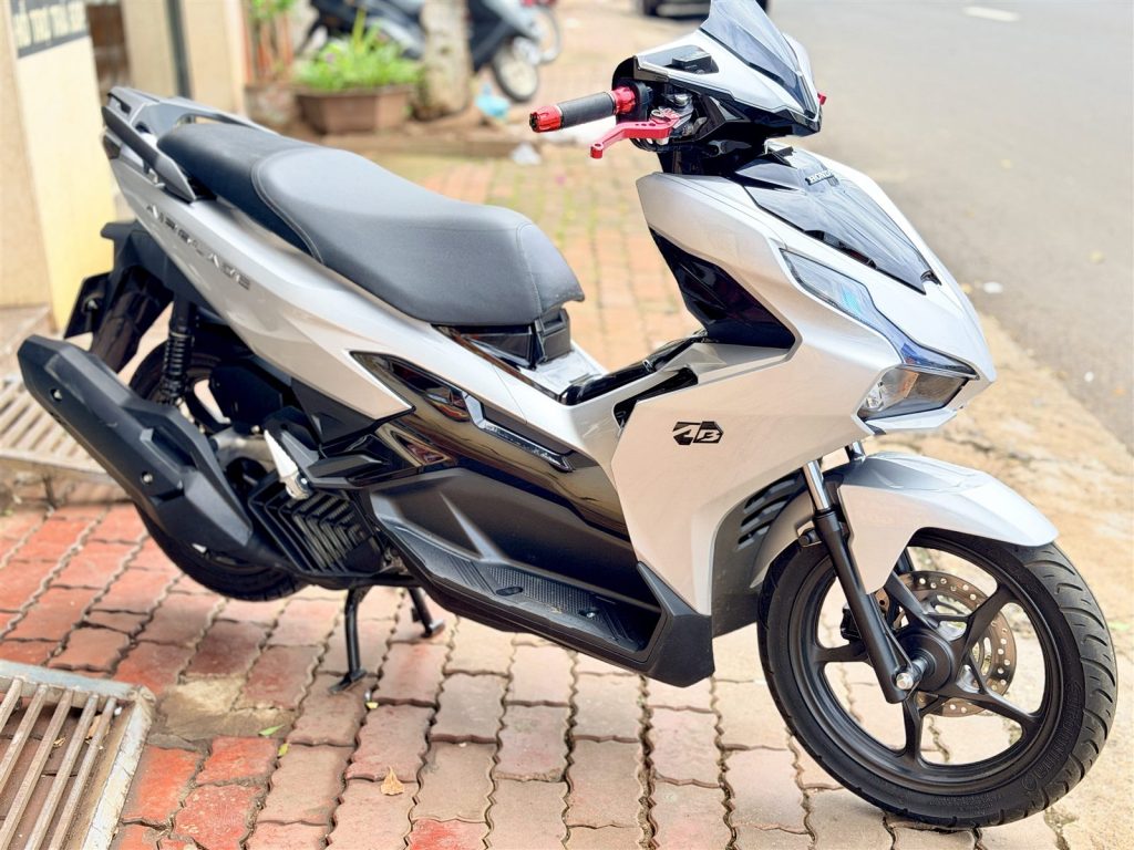 Air Blade 125 4 van bạc Porsche góc sau bên trái