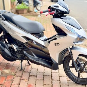 Air Blade 125 4 van bạc Porsche góc sau bên trái