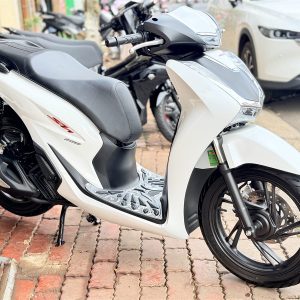 SH 160i ABS trắng đen góc chéo bên trái