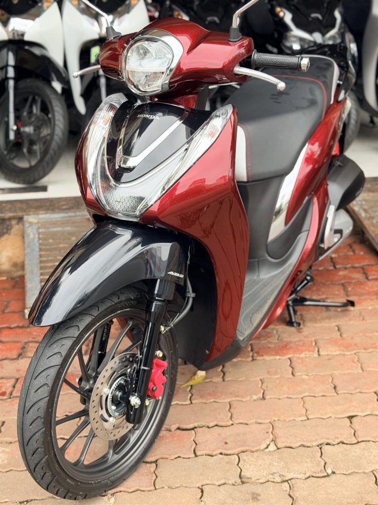 SH Mode 2022 cũ đỏ mận nhìn góc trước bên phải