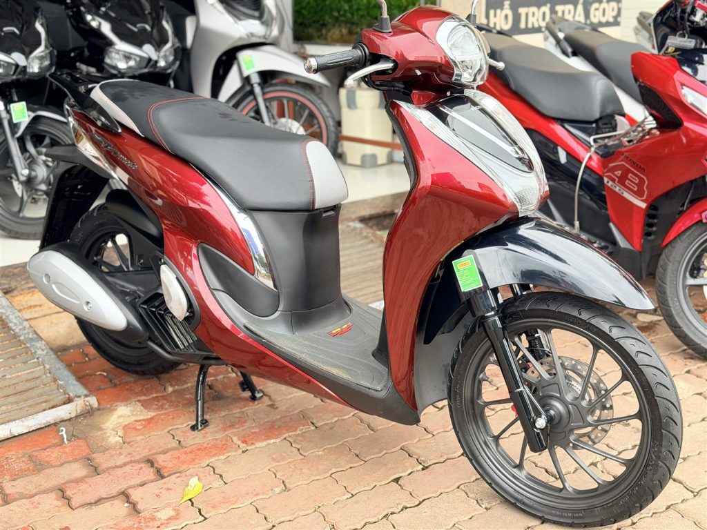 SH Mode 2022 đỏ mận góc chéo bên trái