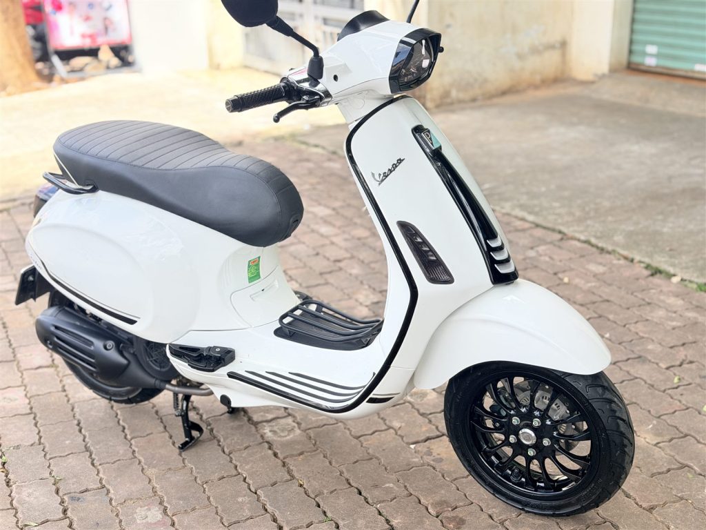 Vespa Sprint 150 2024 toàn thân bên hông tại Xe Tuấn Đạt