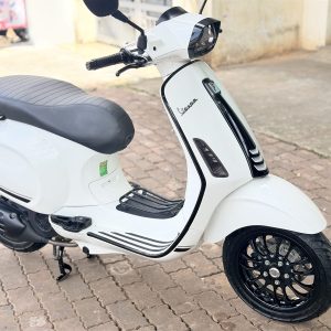 Vespa Sprint 150 2024 toàn thân bên hông tại Xe Tuấn Đạt