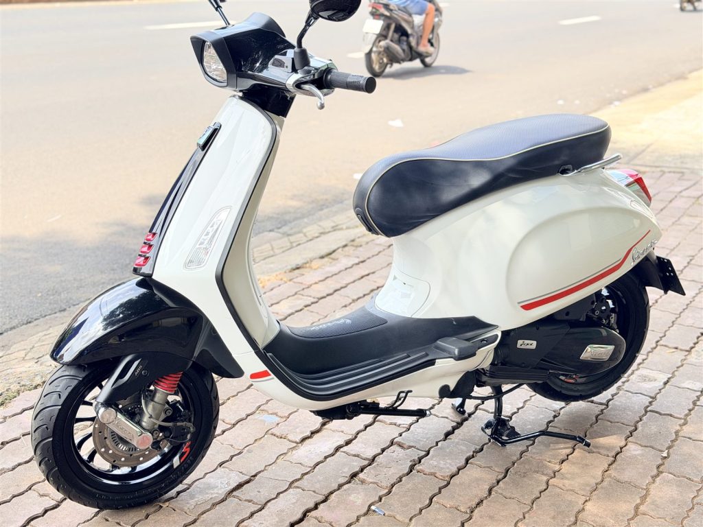 Vespa Sprint 2020 ABS toàn thân bên hông tại Xe Tuấn Đạt