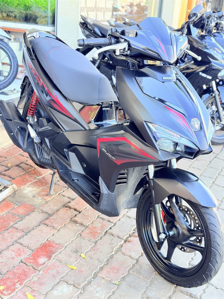 Air Blade 125 2019 đen nhám nhìn chéo phía trước tại Buôn Ma Thuột