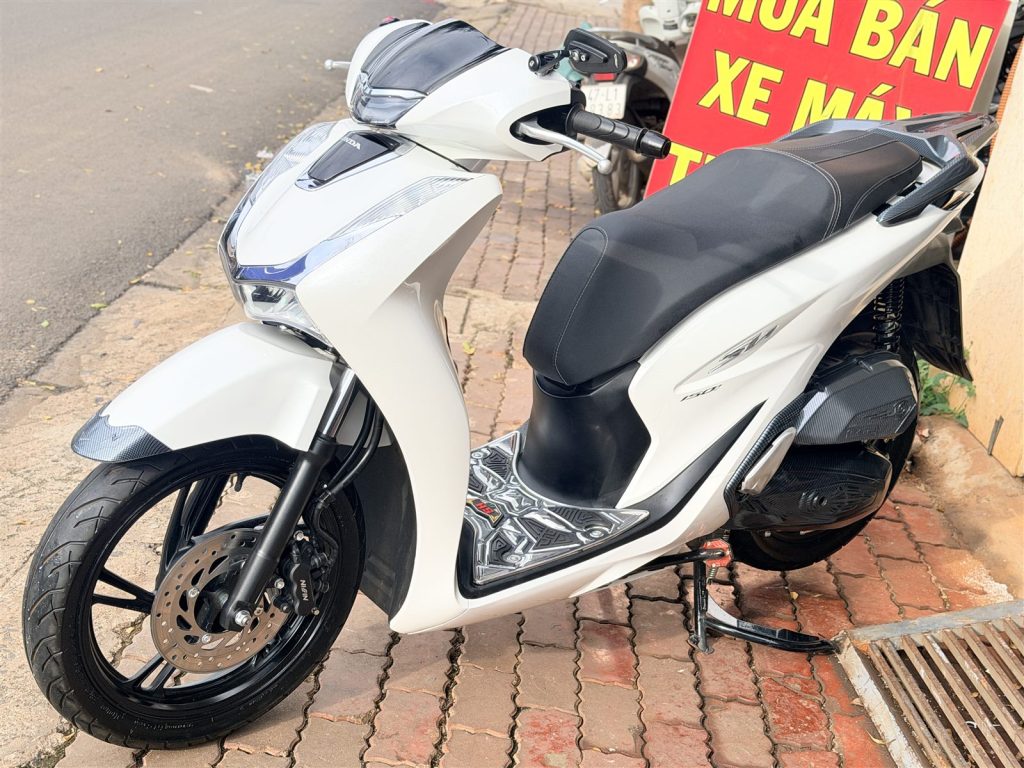 SH 150i 2022 trắng đen toàn thân bên trái tại Xe Tuấn Đạt