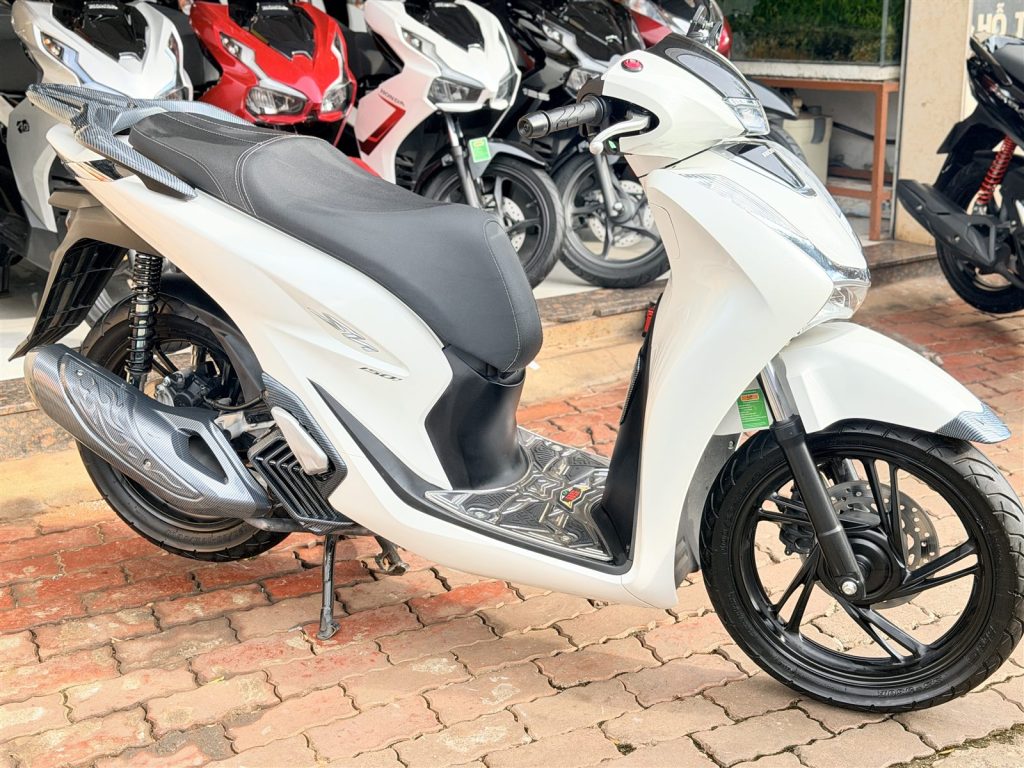 Mua SH 150i 2022 trắng đen bên hông trái