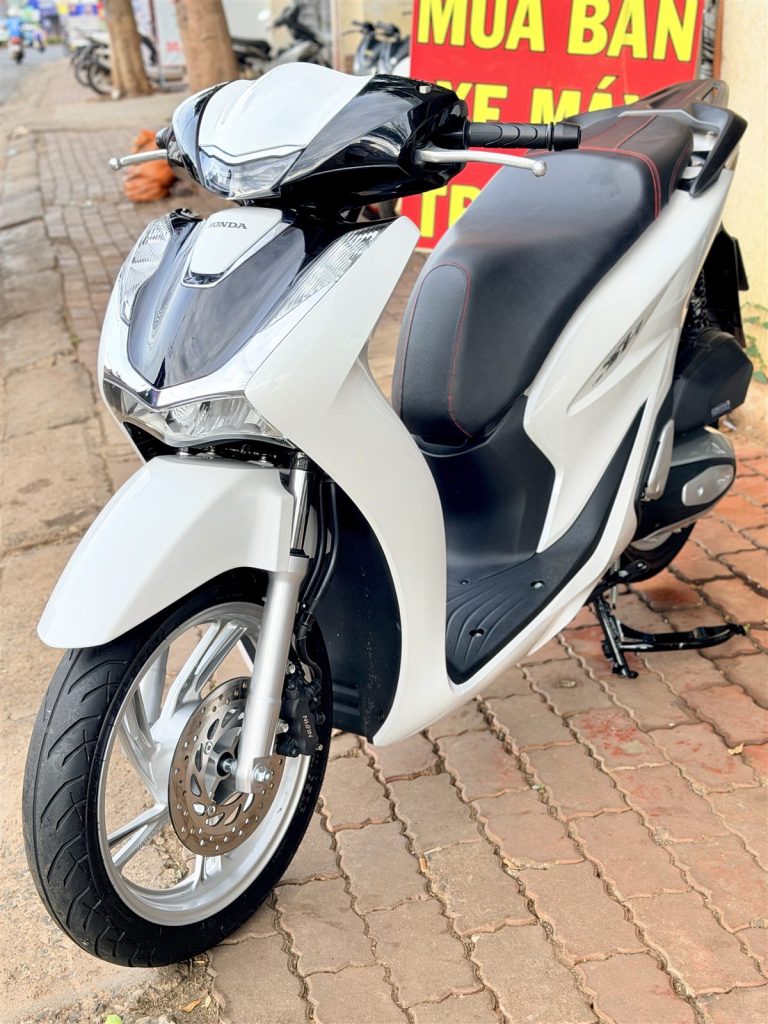 SH 125i 2023 cũ màu trắng đen nhìn chéo phía trước