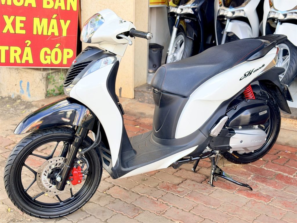 SH Mode 2020 cũ màu trắng đen nhìn ngang bên trái